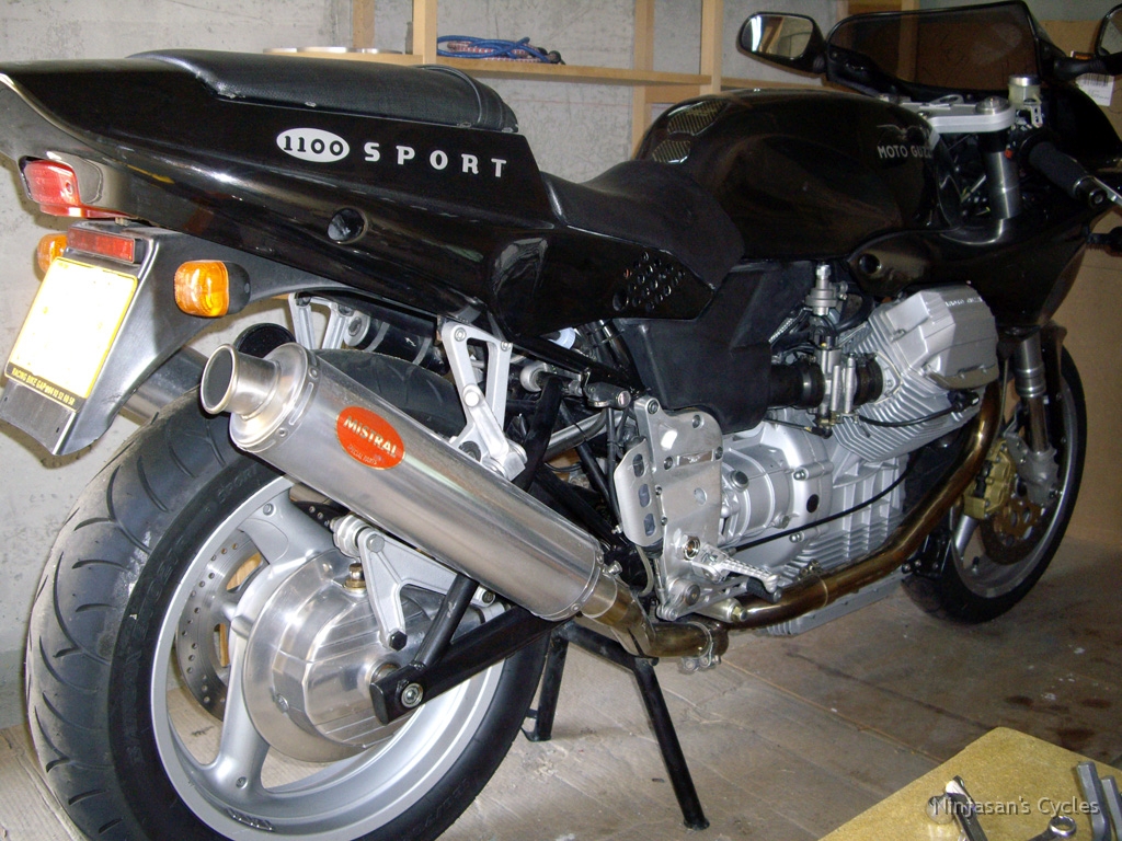 1100sport_02.jpg - 1100 sport ie, filtre KN dans la boite à air, puce Will Creedon, echappements Mistral.