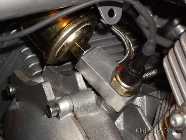 Lemans_22.JPG - Modif pour capteur de pression d'huile